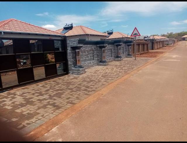 3 BEDROOM HOUSE FOR SALE IN RIVERSDALE